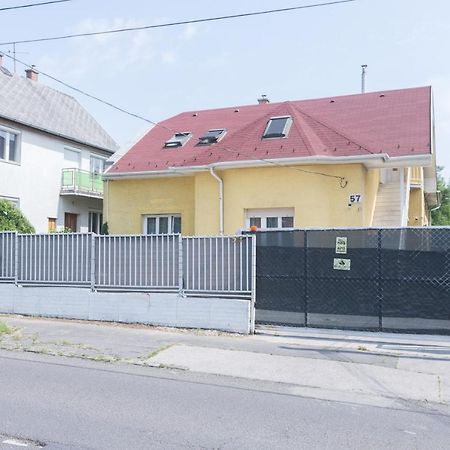 Hi-Bp Garden City Batsanyi Tiny House Near The City Train With Free Parking Будапешт Экстерьер фото